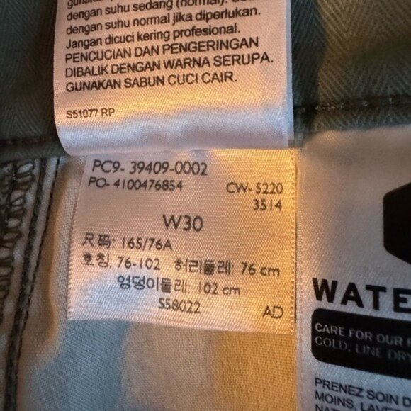 Levi’s Women’s Bermuda Shorts Size 30 Festival Hi-Rise Army Green Classic Modest - Picture 11 of 12